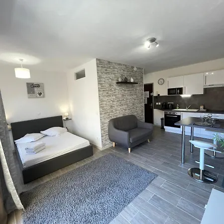 Apartment Centre De Beausoleil, Climatise, Wifi, Terrasse.